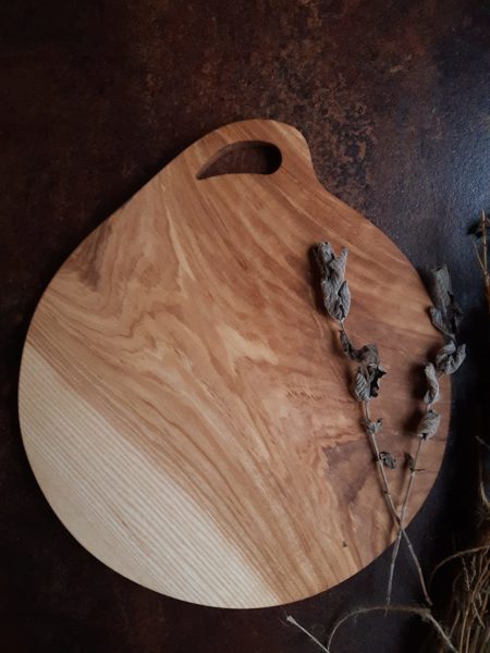 Round cutting board